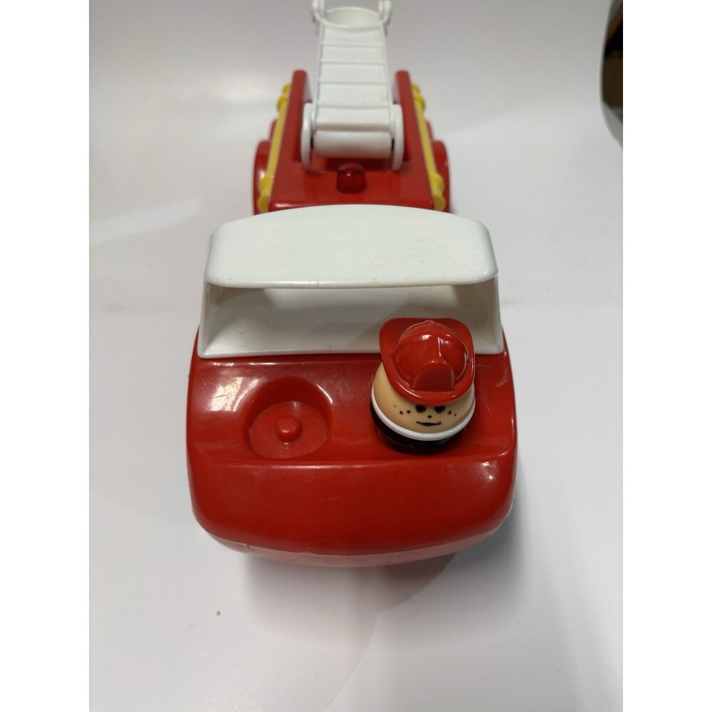 Vintage Little Tikes Fire Truck 0671-01 Firefighter Figure Ladder Truck Made USA